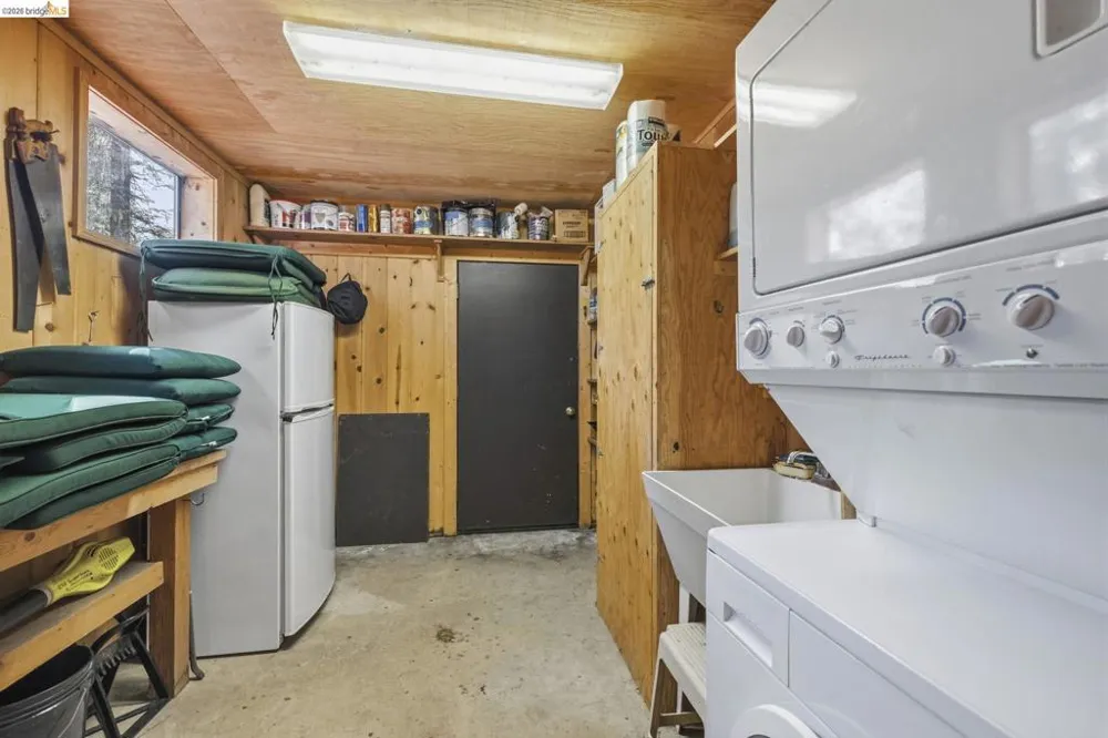 232 SUGAR PINE AVE Pinecrest, CA 95364