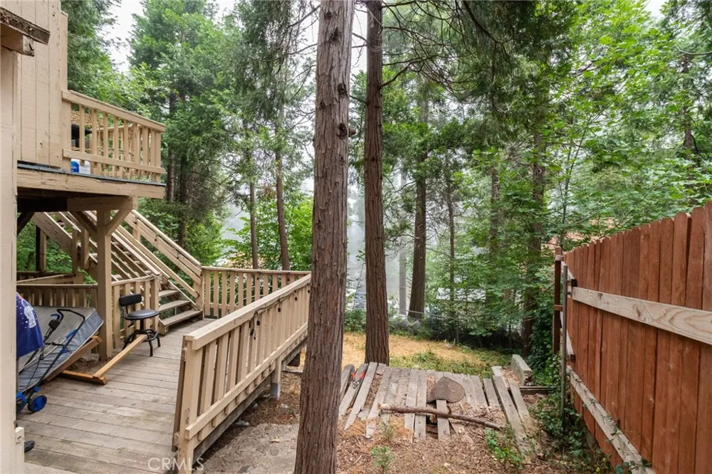 753 Woodland Crestline, CA 92325