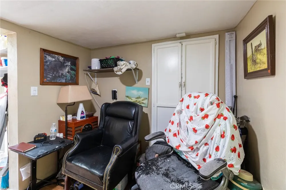 753 Woodland Crestline, CA 92325