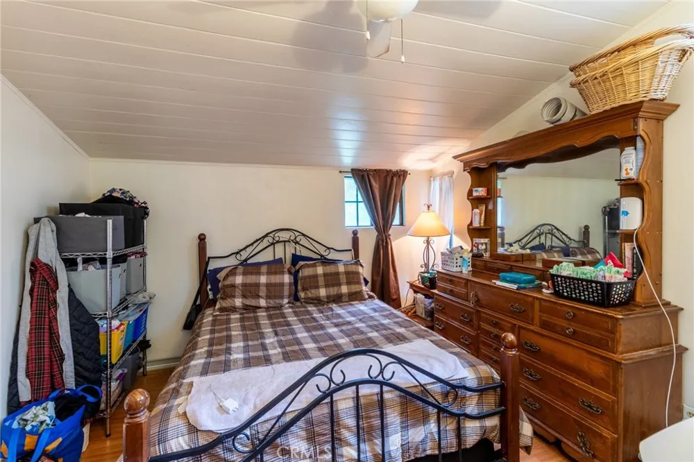 753 Woodland Crestline, CA 92325