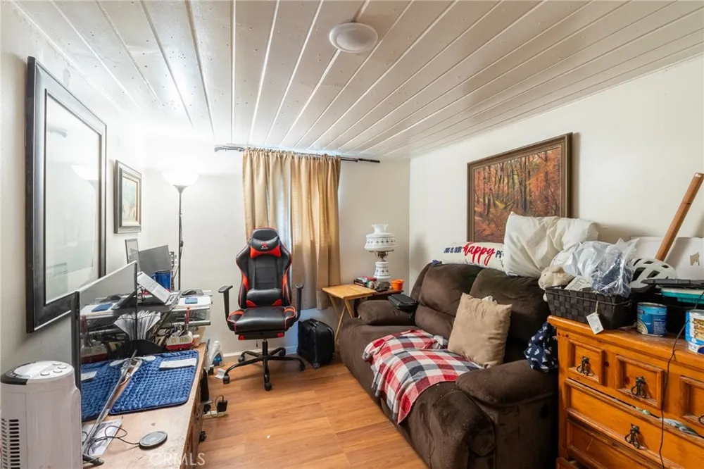 753 Woodland Crestline, CA 92325
