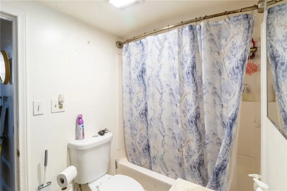 753 Woodland Crestline, CA 92325