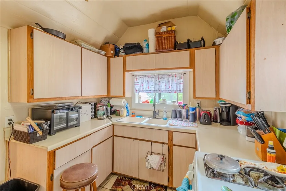 753 Woodland Crestline, CA 92325