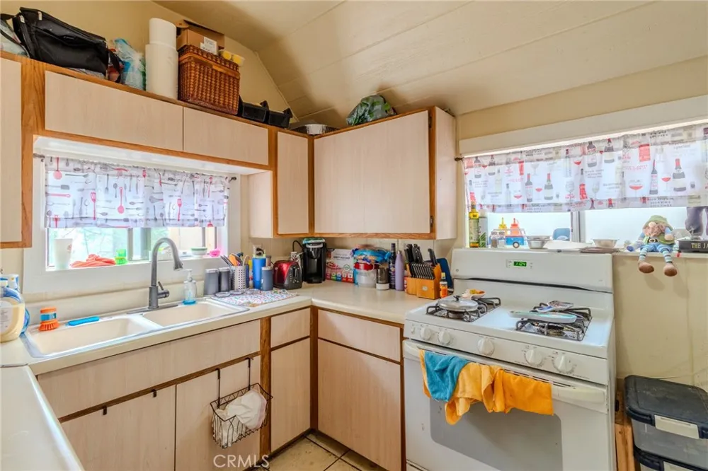 753 Woodland Crestline, CA 92325