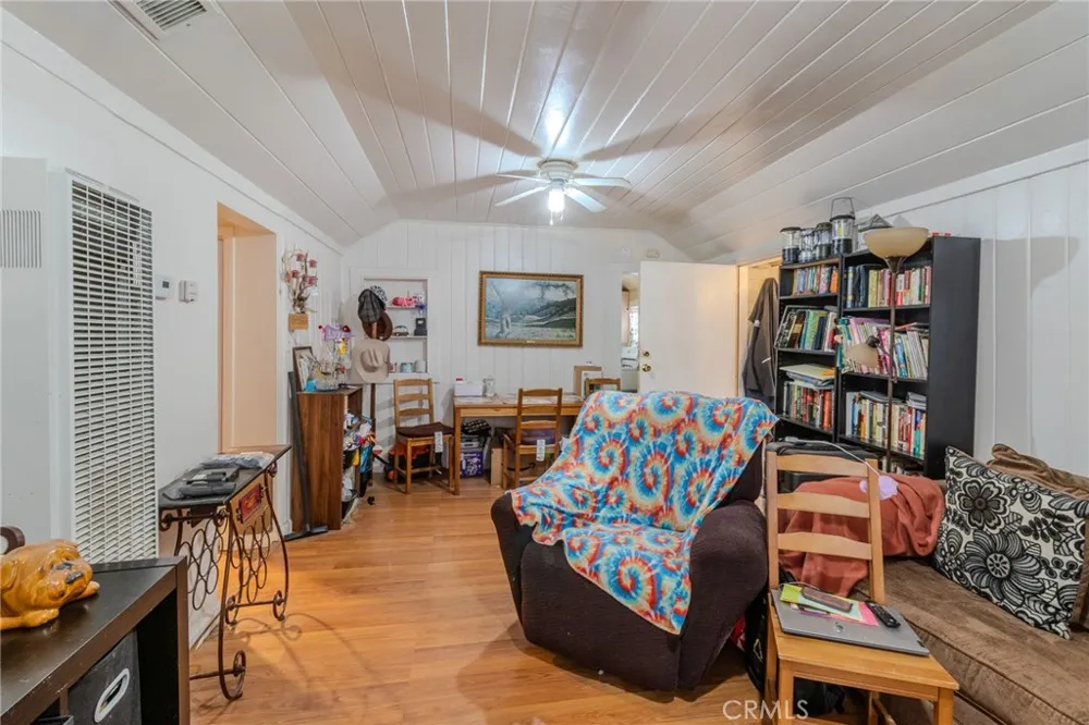 753 Woodland Crestline, CA 92325