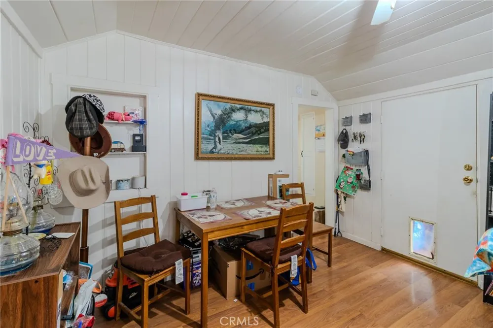 753 Woodland Crestline, CA 92325