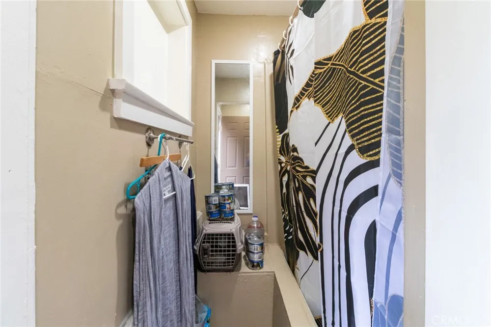 753 Woodland Crestline, CA 92325