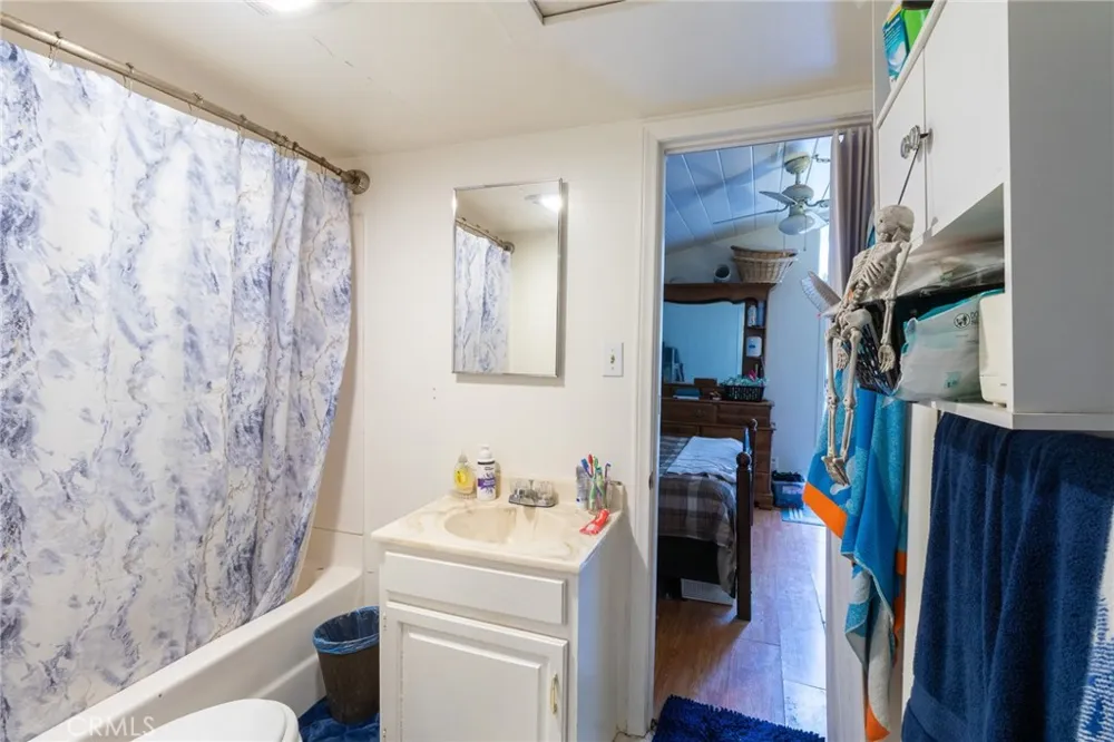 753 Woodland Crestline, CA 92325