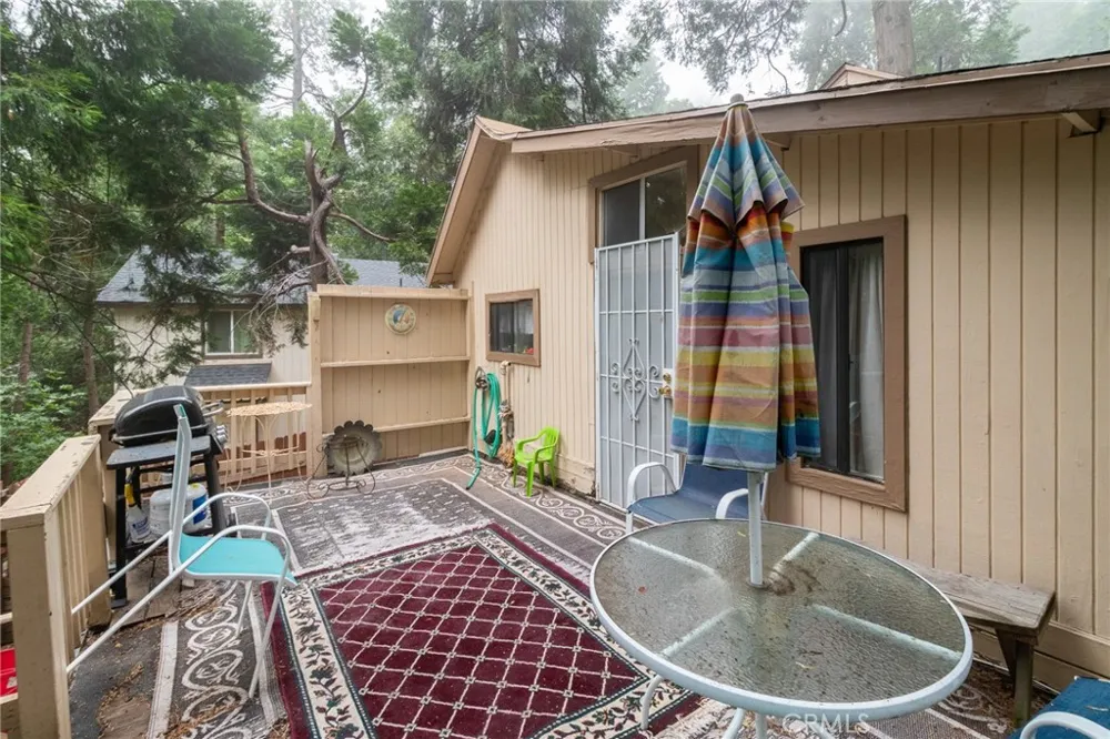 753 Woodland Crestline, CA 92325