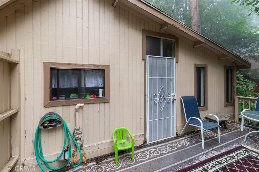 753 Woodland Crestline, CA 92325