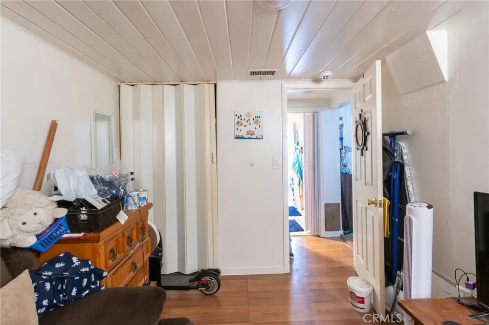 753 Woodland Crestline, CA 92325