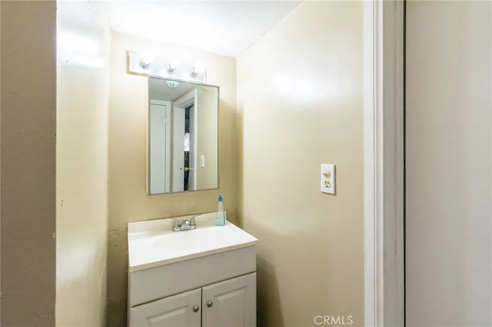 753 Woodland Crestline, CA 92325