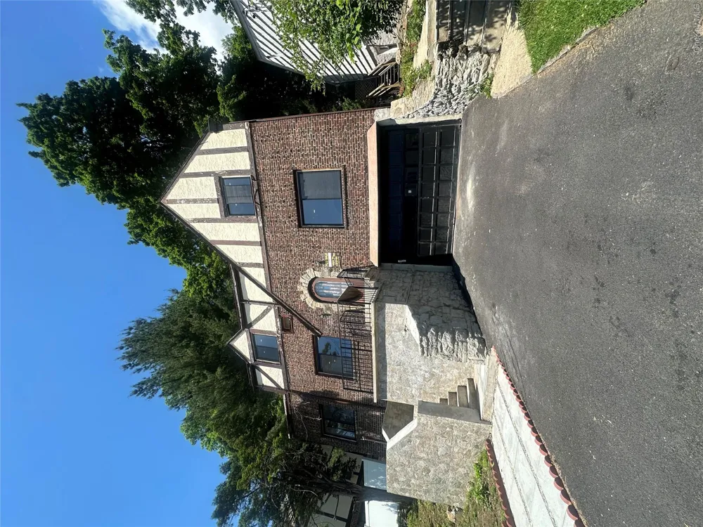 55 Brookdale Drive Yonkers, NY 10710