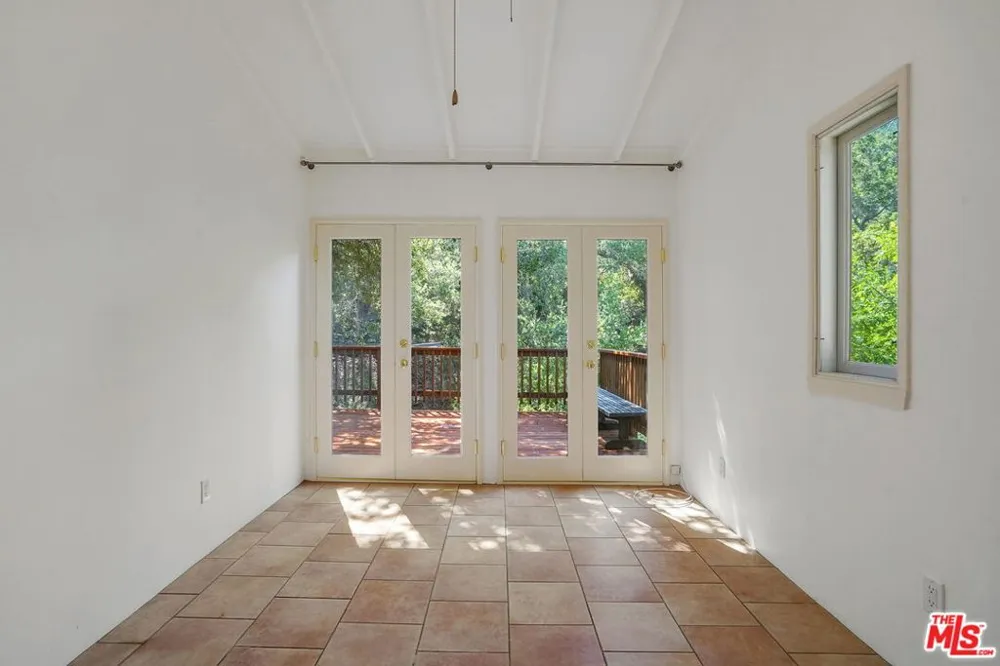 21652 Encina Road Topanga, CA 90290