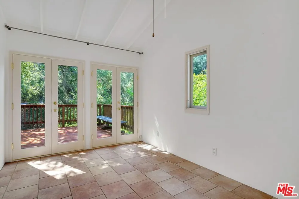 21652 Encina Road Topanga, CA 90290