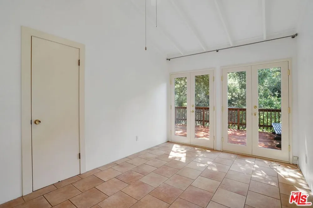 21652 Encina Road Topanga, CA 90290