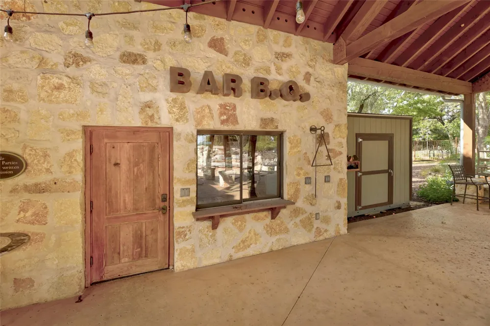 18905 Leisure Lane Jonestown, TX 78645