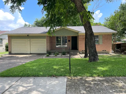9112 Clearwater Drive