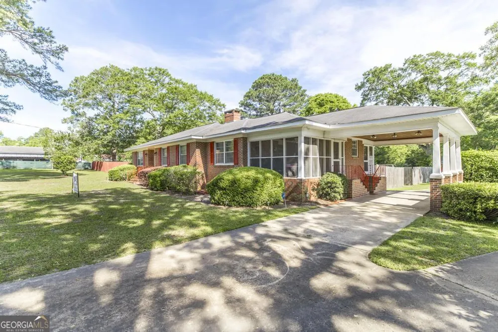 304 Broad ST Hawkinsville, GA 31036