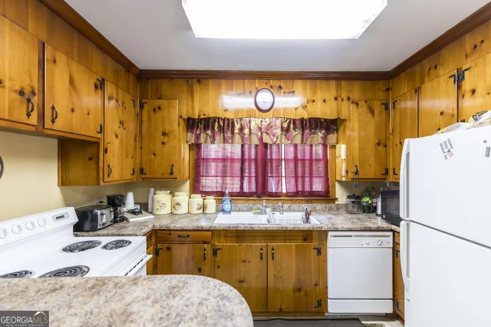 304 Broad ST Hawkinsville, GA 31036