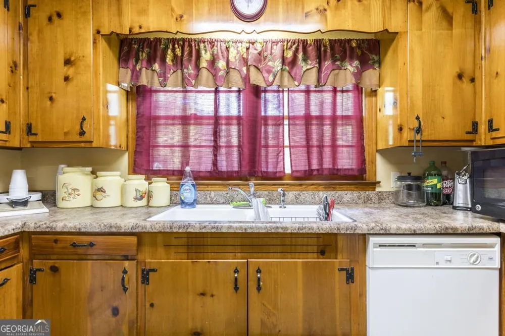 304 Broad ST Hawkinsville, GA 31036