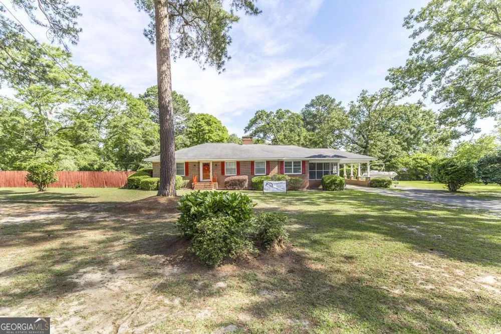 304 Broad ST Hawkinsville, GA 31036