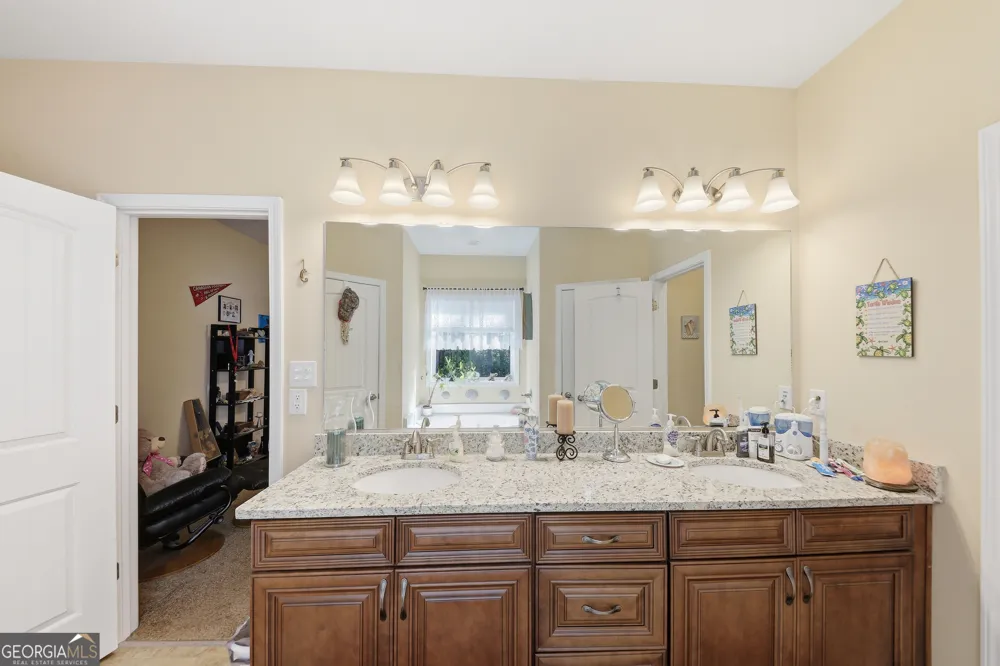 1089 N North Pointe DR Tignall, GA 30668