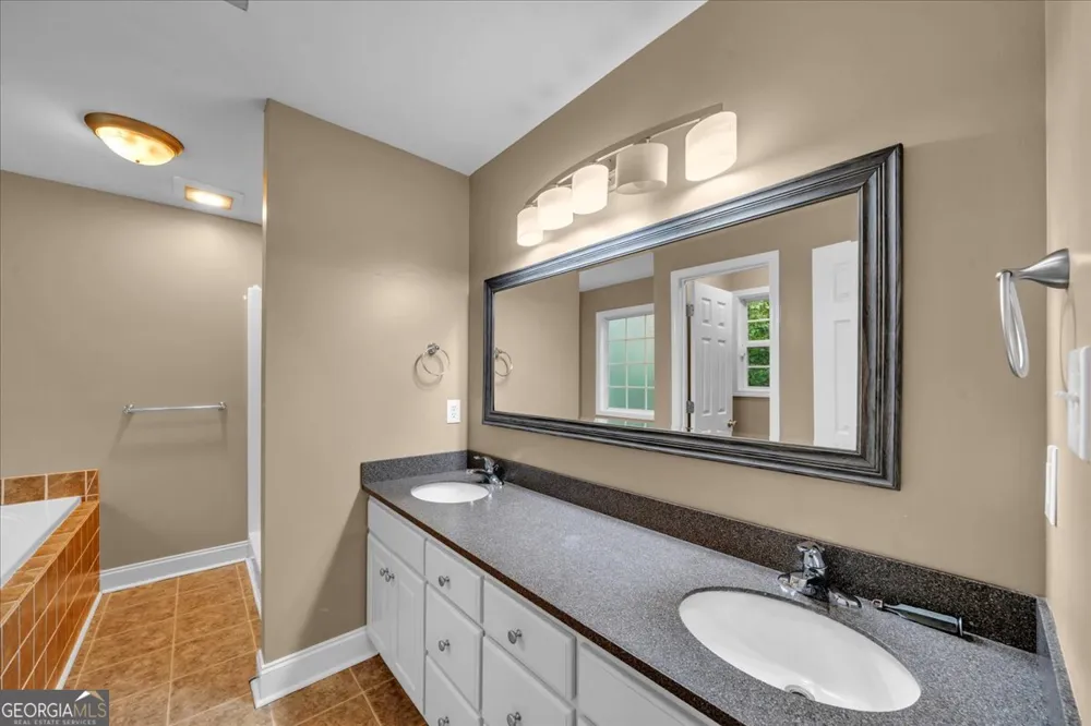 222 Blue Ridge LN Warner Robins, GA 31088