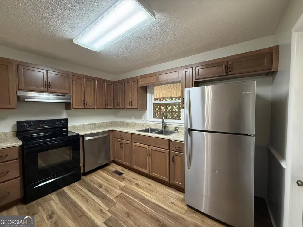 220 High ST Adel, GA 31620