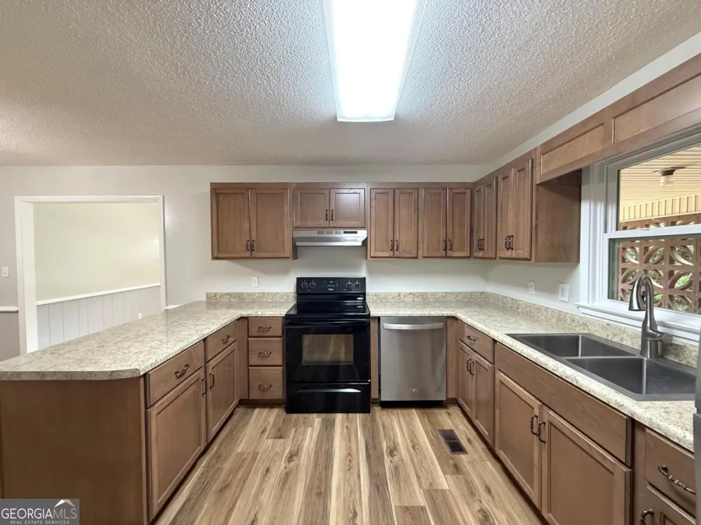 220 High ST Adel, GA 31620