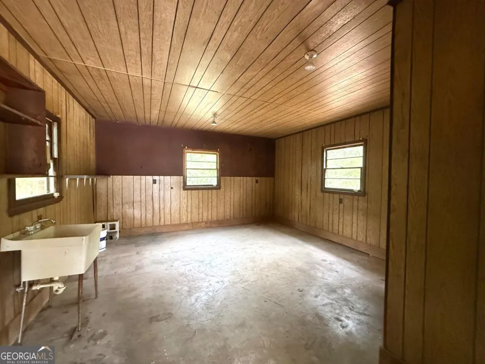 220 High ST Adel, GA 31620