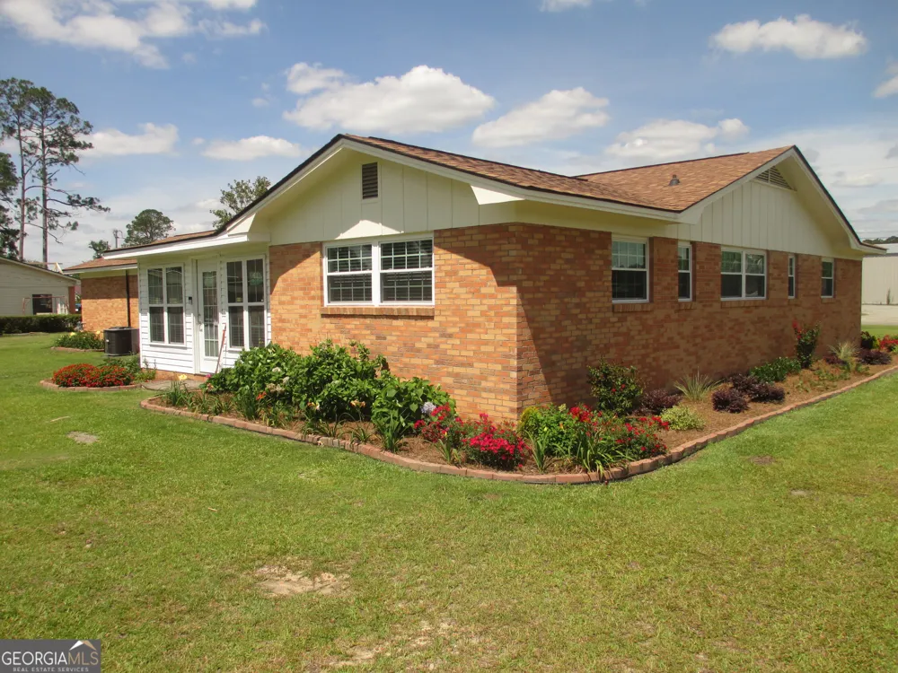 29 Pine Forest AVE Hazlehurst, GA 31539