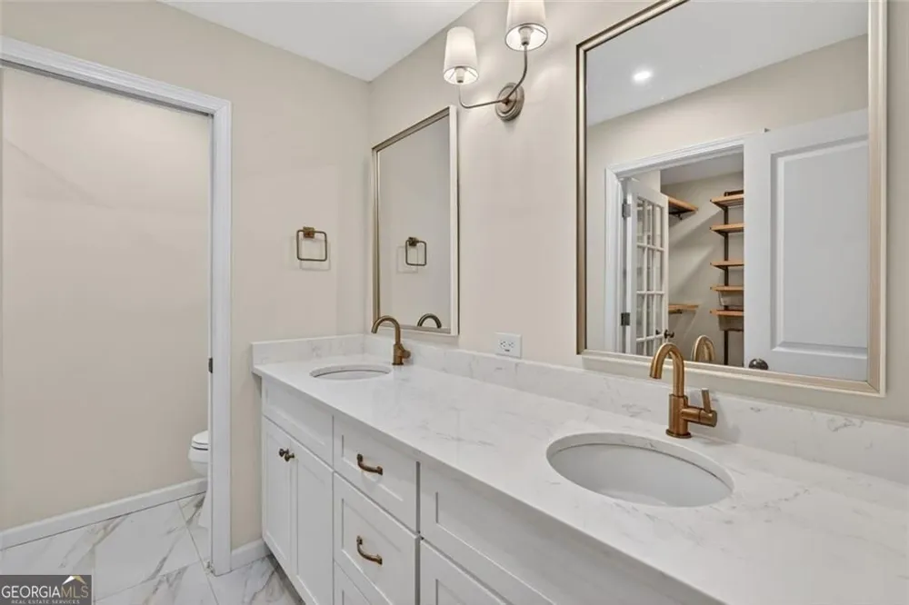 2037 Longview WAY Chamblee, GA 30341
