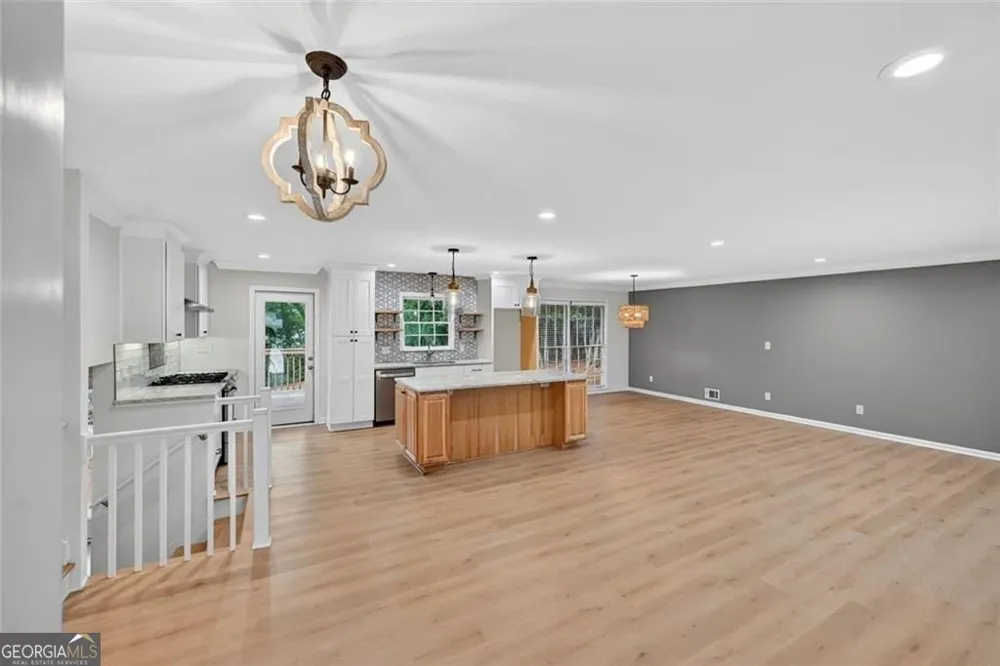 2037 Longview WAY Chamblee, GA 30341
