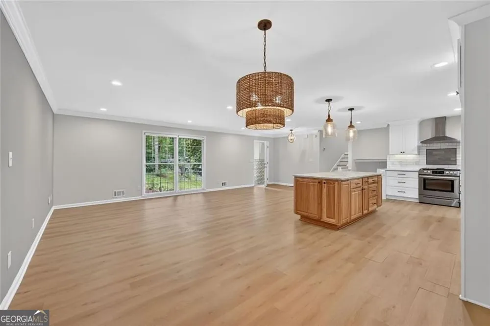 2037 Longview WAY Chamblee, GA 30341