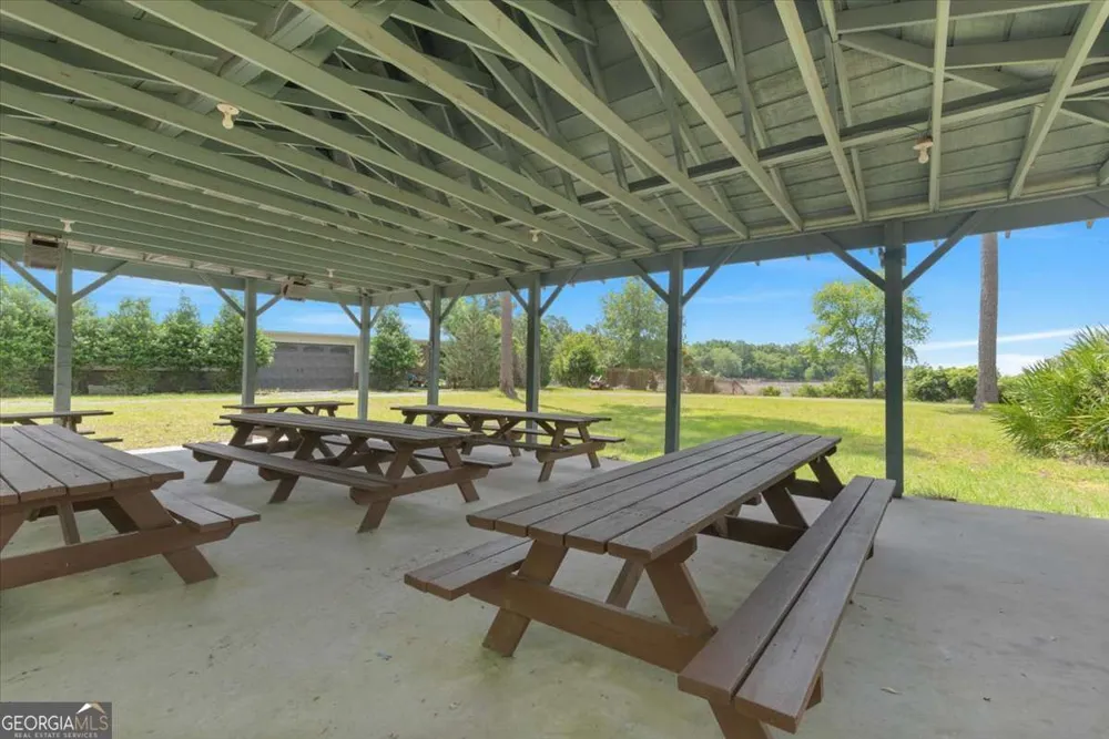 2657 Horseshoe CV Waverly, GA 31565