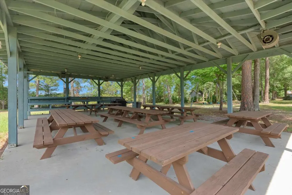 2657 Horseshoe CV Waverly, GA 31565