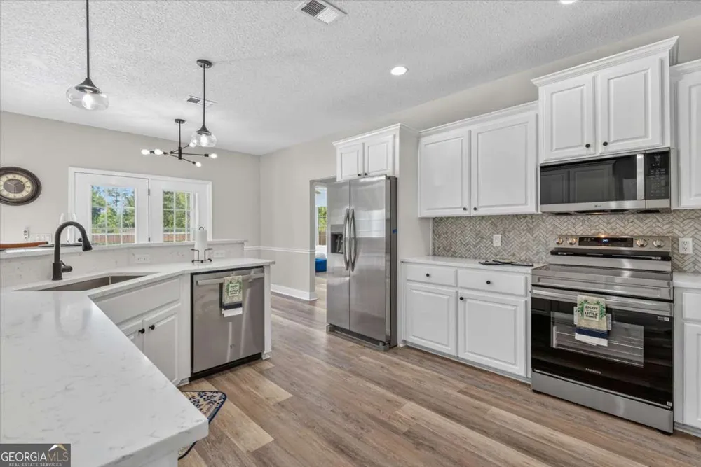 2657 Horseshoe CV Waverly, GA 31565