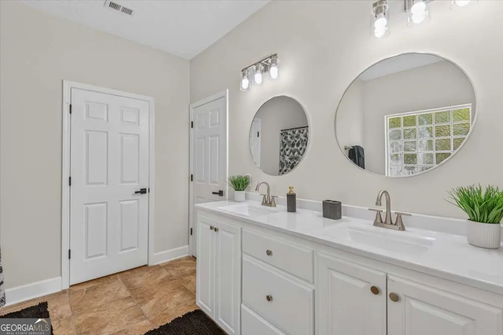 2657 Horseshoe CV Waverly, GA 31565