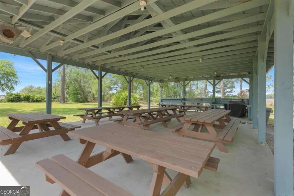 2657 Horseshoe CV Waverly, GA 31565