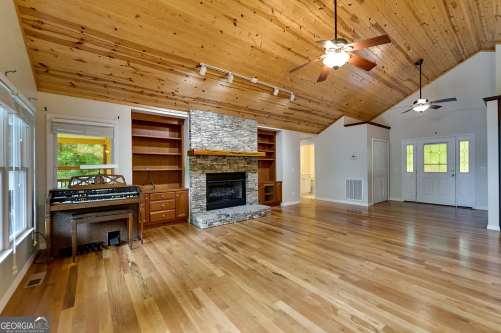 29/55 Cool Spring LN Clayton, GA 30525