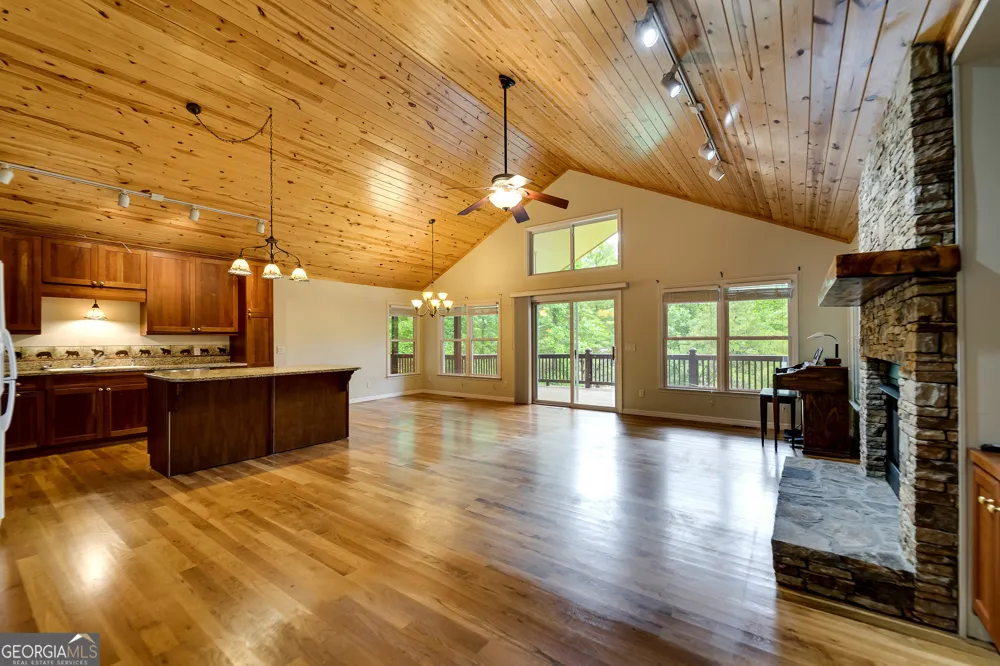 29/55 Cool Spring LN Clayton, GA 30525