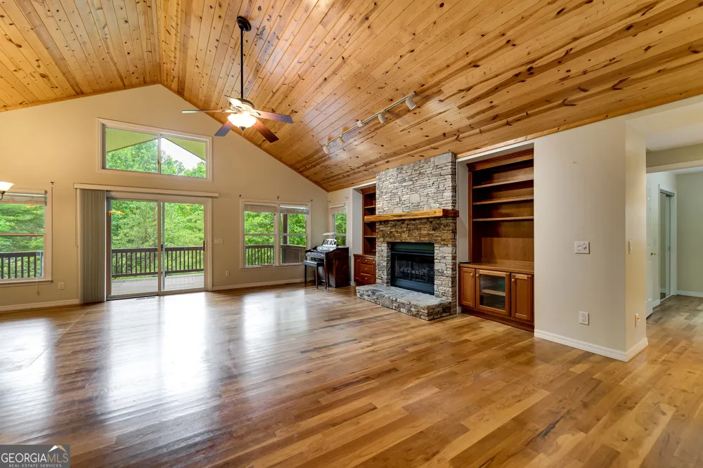 29/55 Cool Spring LN Clayton, GA 30525