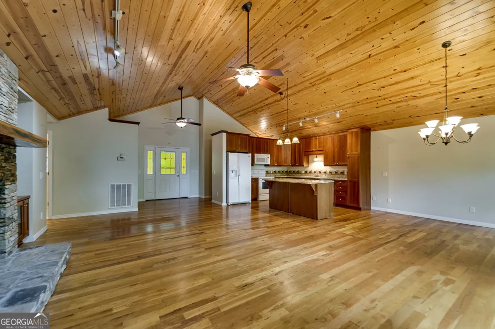 29/55 Cool Spring LN Clayton, GA 30525