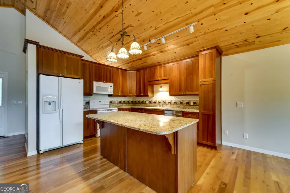29/55 Cool Spring LN Clayton, GA 30525