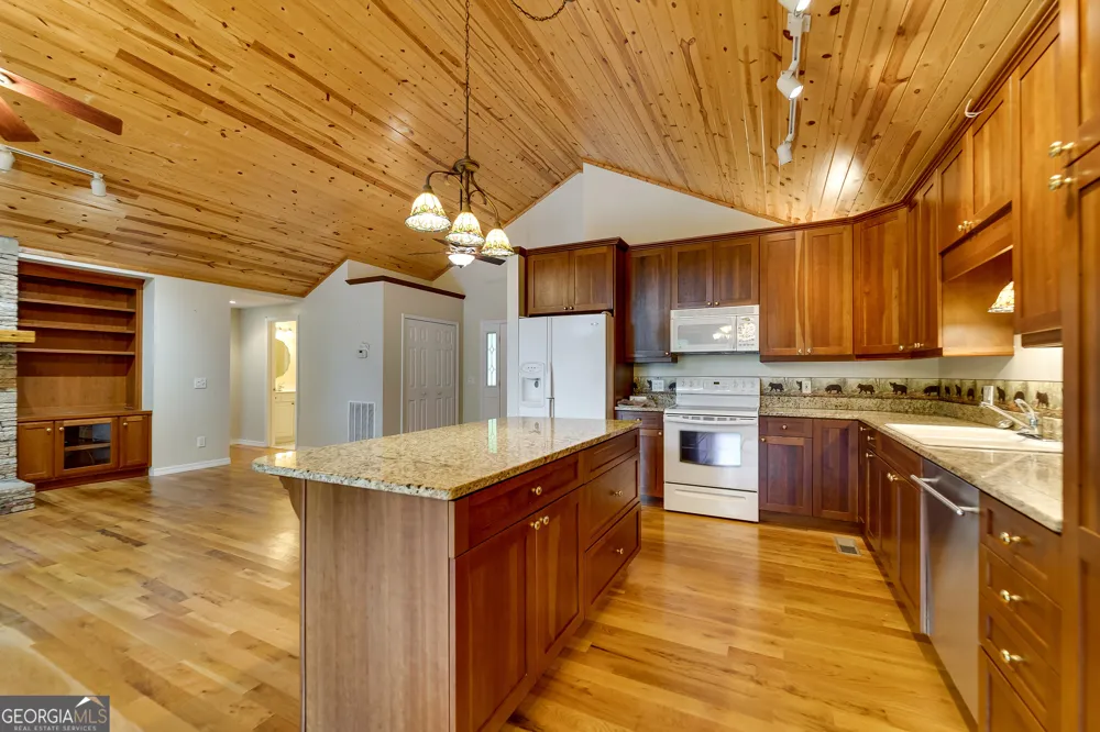 29/55 Cool Spring LN Clayton, GA 30525