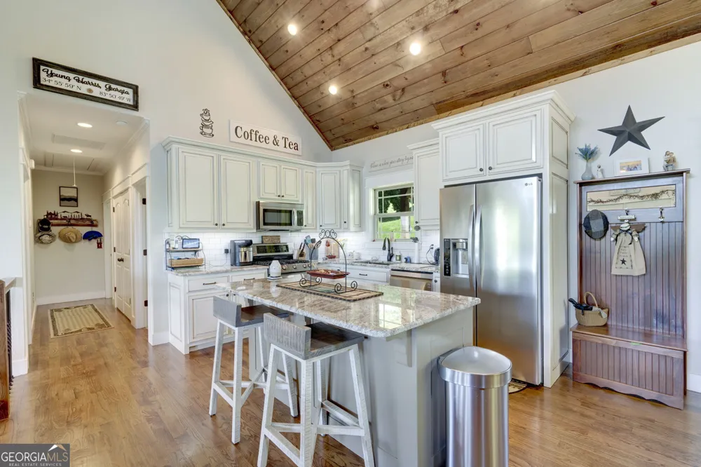 2079 Gallatin RD Young Harris, GA 30582