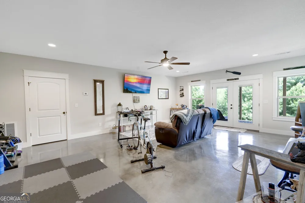 2079 Gallatin RD Young Harris, GA 30582