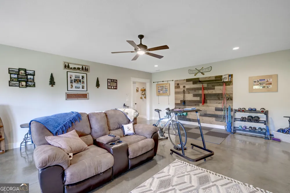2079 Gallatin RD Young Harris, GA 30582