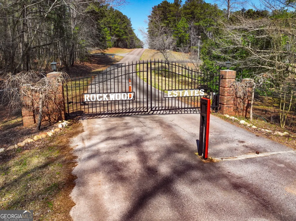 1155 Co Rd 517 Lanett, AL 36863